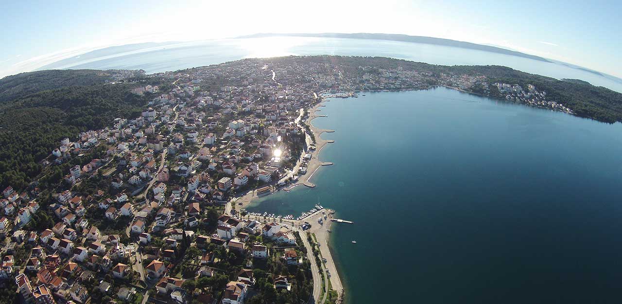 Foto aerea della Riviera di Okrug