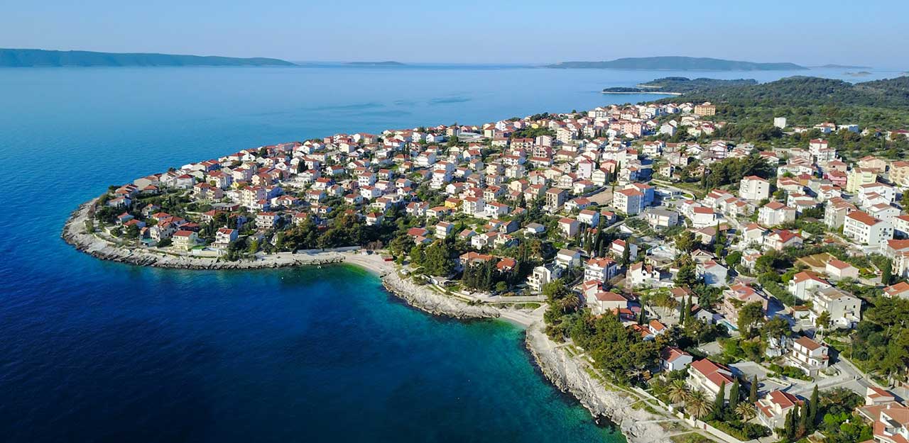 Riviera Okrug-Trogir dall'aria