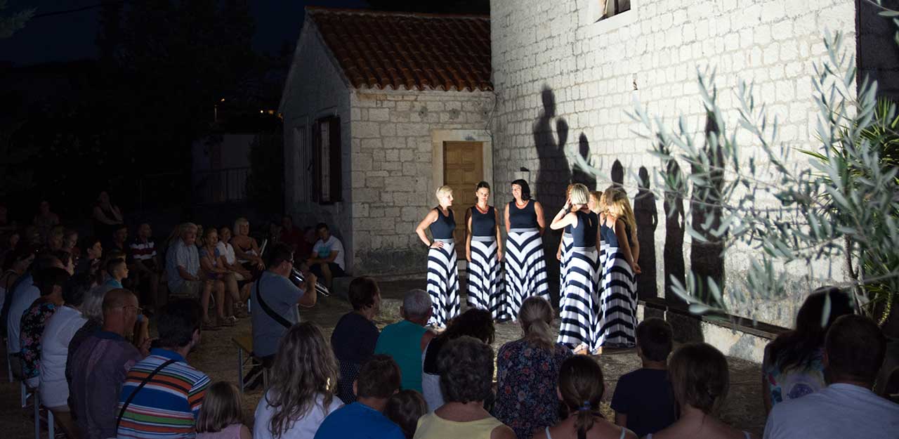 Riviera Okrug-Trogir; A capela singing